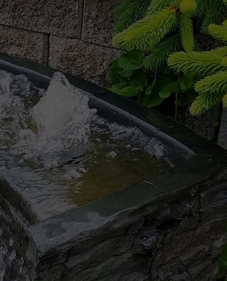 Ponds and water features hero mobile